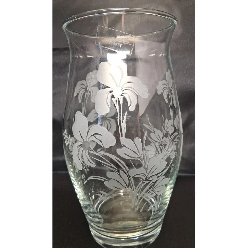 Vintage Vase Turkish Daisy's Pasabahce Hand Blown Etched Glass 7 7/8